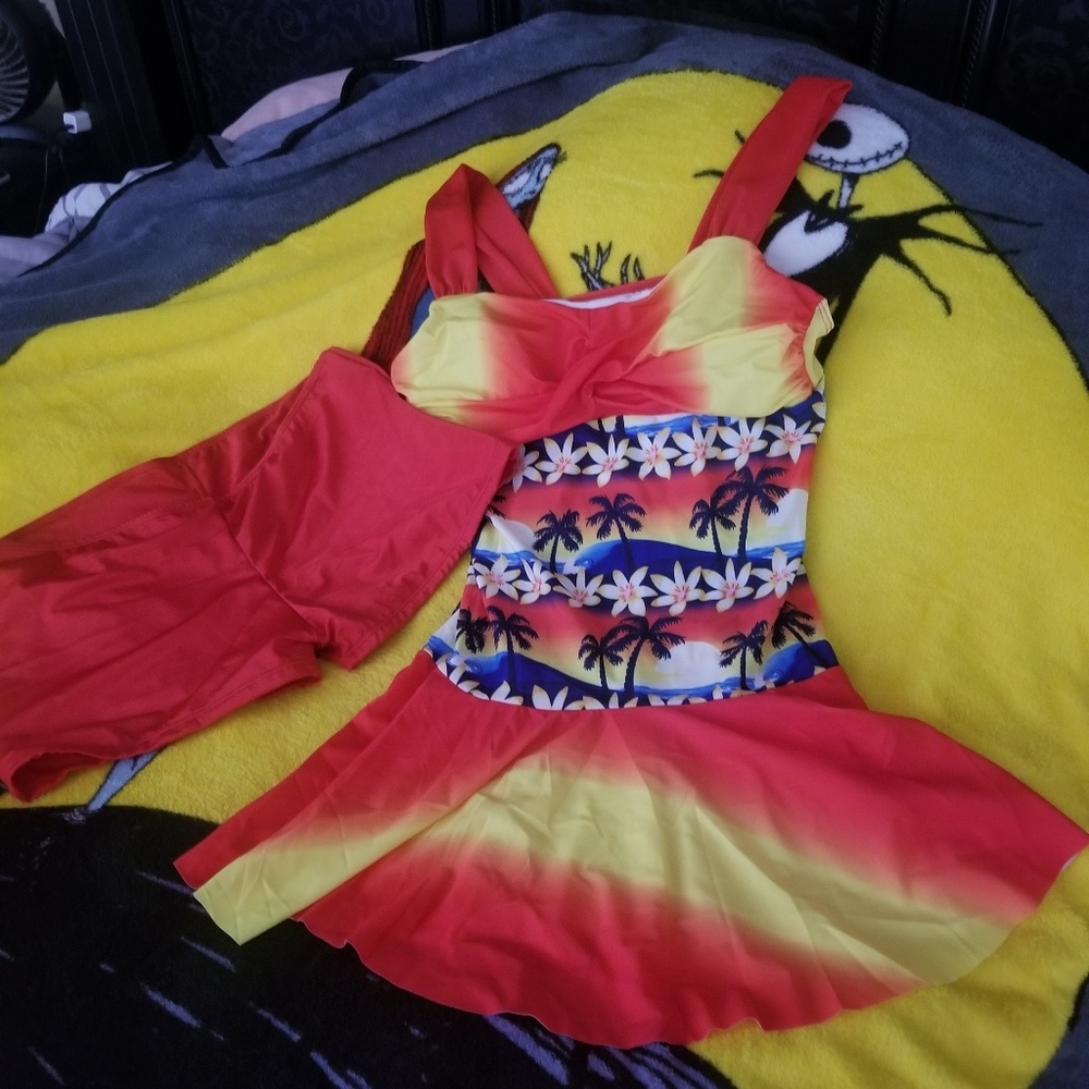 Nwot beautiful women's swin suit set